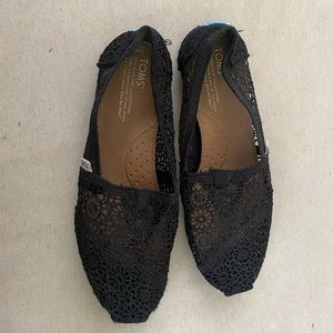 Toms W8.5 Black Lace Crochet Flats Slippers Shoes